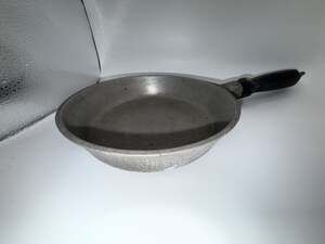 Vintage Club Aluminum Hammercraft Cookware 8-Inch Frying Pan with Wooden Handle